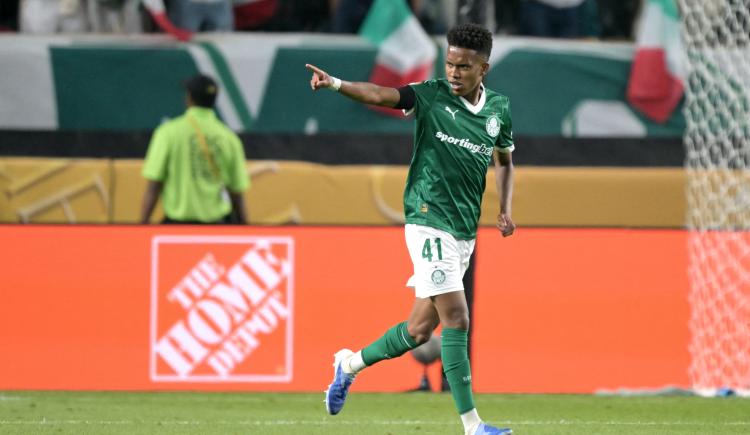 Imagen de Estevao anotó ante el dueño de su pase y se metió en un histórico grupo de goleadores