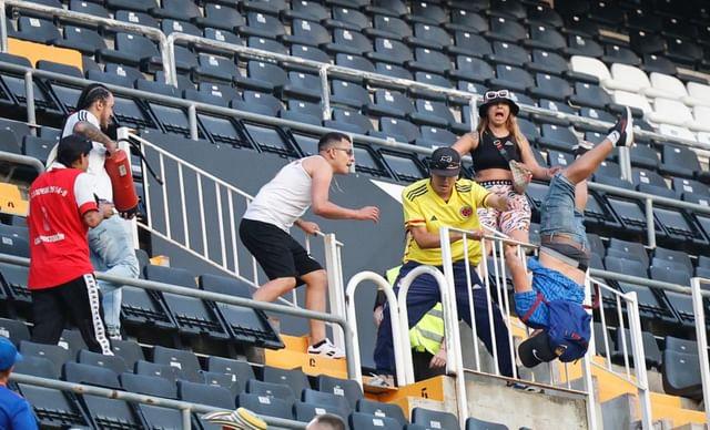 Imagen de Repudiable: hinchas colombianos, a las piñas en Mestalla