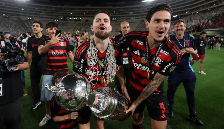 Imagen de Ganaron la Copa Libertadores y la Champions: la lista a la que se sumó Jorginho y el récord de Danilo