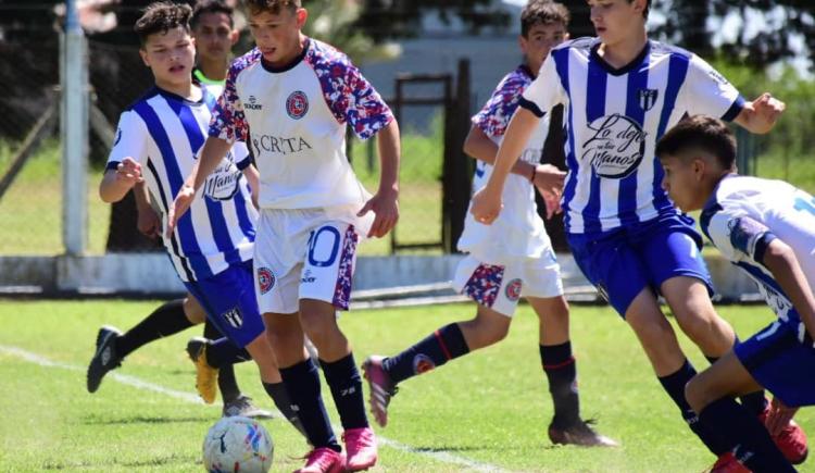 Imagen de SANTIAGO FLORES, EL PIBE RÉCORD QUE QUIERE HACER HISTORIA CONTRA BOCA