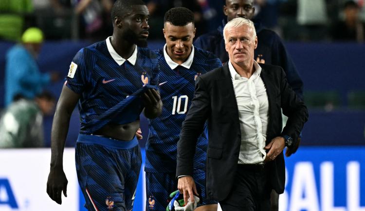 Imagen de El triste antecedente que revive Didier Deschamps tras abandonar el Mundial por un golpe familiar