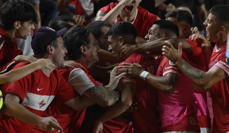 Imagen de Argentinos le ganó el clásico a Platense y lidera en soledad