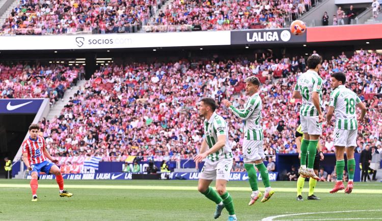 Imagen de Demencial: así fue el golazo de tiro libre de Julián Álvarez
