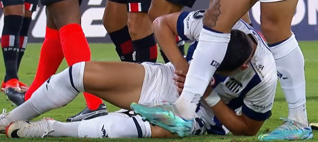 Imagen de El patadón de Rafinha que lesionó a Ramón Sosa de Talleres