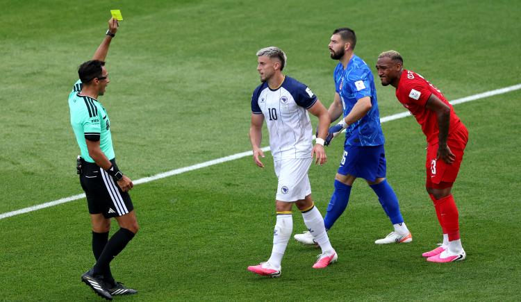 Imagen de Facundo Tello debutó en el Mundial y dirigió el 1-1 entre Canadá y Bosnia