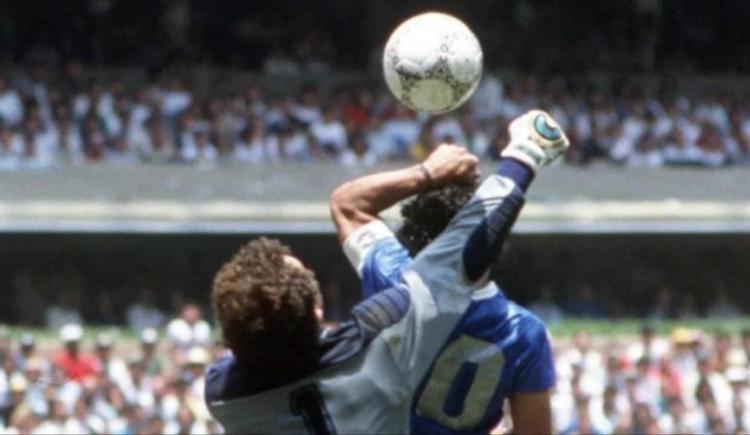 Imagen de Maradona, Malvinas y la rabia de Shilton por la trampa
