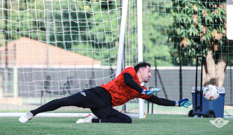 Imagen de Tiene 42 años, volvió a jugar luego de 309 días y será titular ante River por la Copa Libertadores