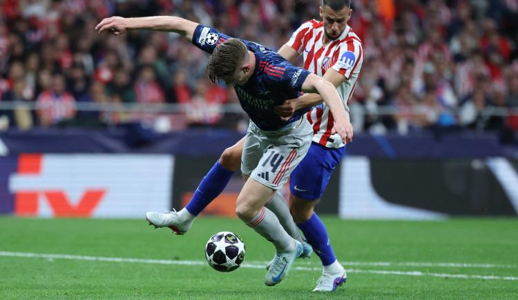Imagen de El polémico penal a favor de Arsenal ante Atlético de Madrid