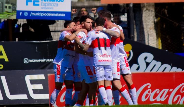 Imagen de Deportivo Morón se quedó con el clásico y dejó la Primera Nacional al rojo vivo