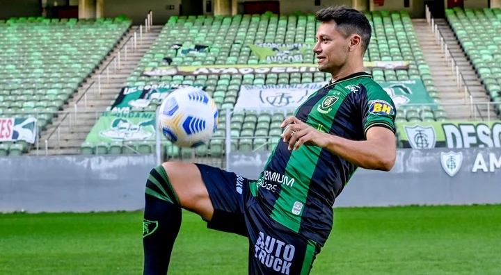 Imagen de MAURO ZÁRATE SE LESIONÓ EN LA DERROTA DE AMÉRICA ANTE FLUMINENSE