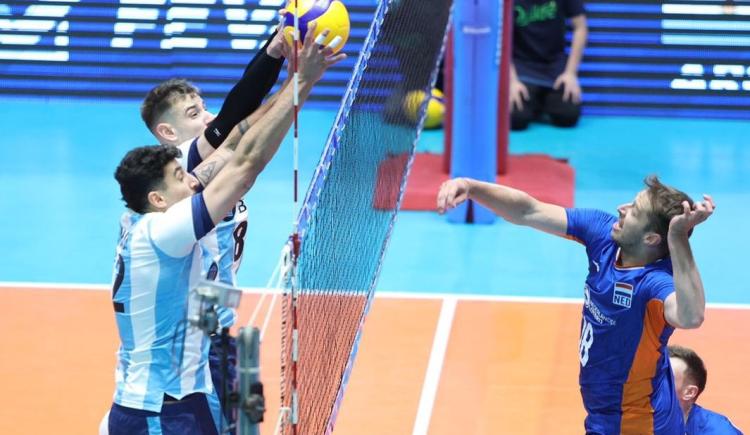 Imagen de La Selección Argentina de voleibol masculino se impuso a Países Bajos