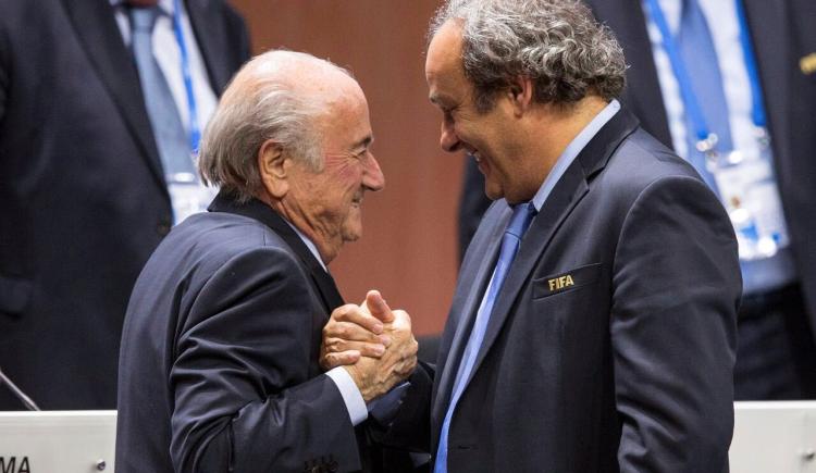 Imagen de Blatter y Platini, nuevamente contra las cuerdas