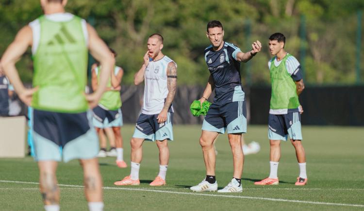 Imagen de Las dos variantes tácticas que planea Scaloni para el debut en el Mundial