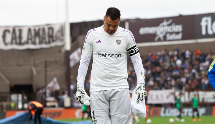 Imagen de Sergio Romero, autocrítico tras la caída de Boca: "Contra equipos luchadores nos cuesta más"
