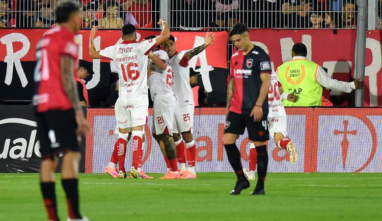 Imagen de Unión venció 1-0 a Newell's en Rosario y lidera la Zona A