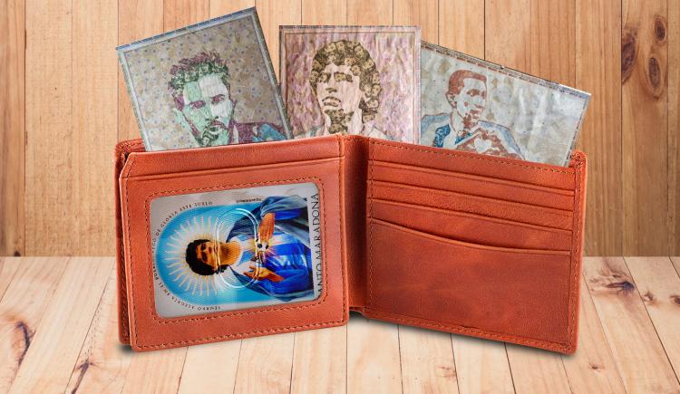 Imagen de Maradona, Messi y Di María, retratados con billetes