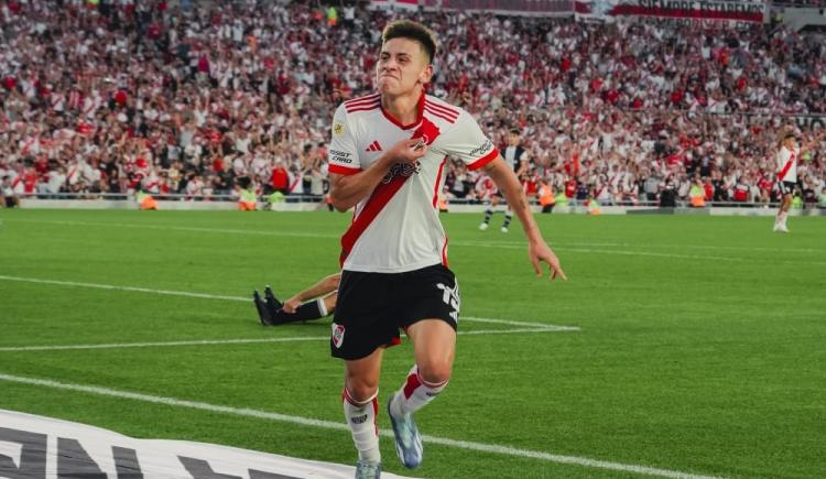 Imagen de Así fue el primer golazo de Claudio Echeverri en River