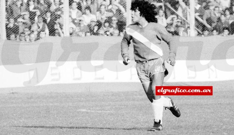 Imagen de Maradona: Así fue su debut