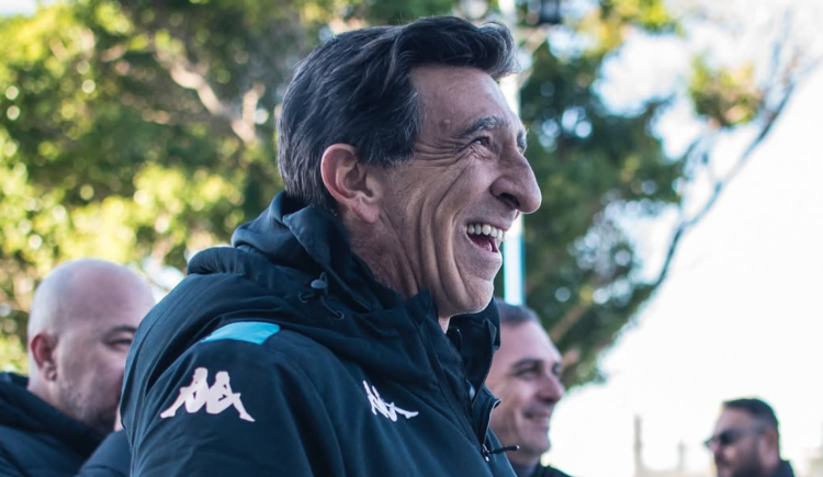 Imagen de Gustavo Costas vuelve a dirigir y reemplazará a un ex DT de Independiente