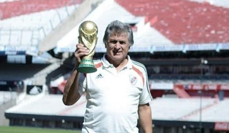 Imagen de La tristeza del Pato Fillol tras sufrir el robo de su medalla del Mundial '78