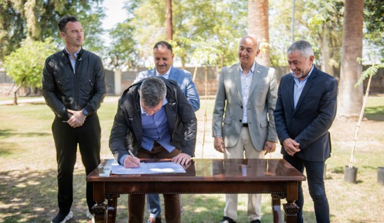 Imagen de Copa Argentina: acuerdo con la provincia de La Rioja por la primera plantación del programa Goles con Eco