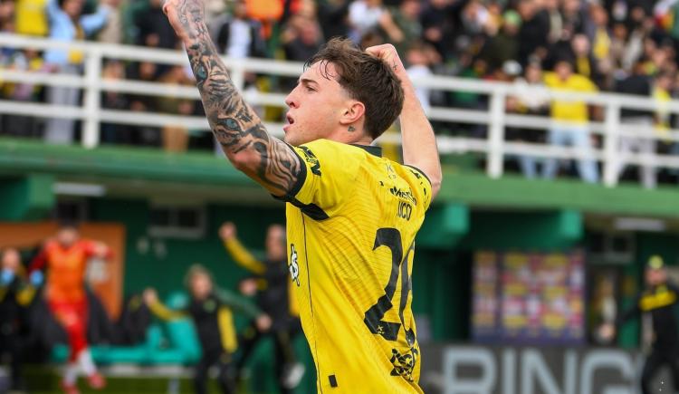 Imagen de A Defensa le alcanzó un tiempo para golear a San Lorenzo