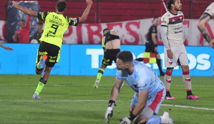 Imagen de Wanchope Ábila perdonó y Barracas se lo dio vuelta a Colón
