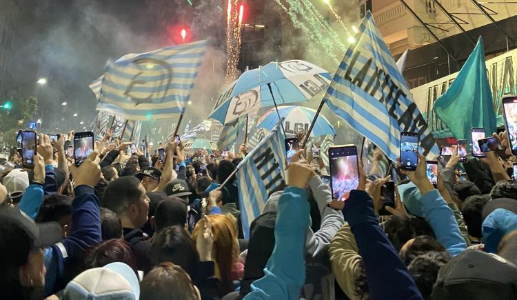 Imagen de Racing y un banderazo impresionante previo al cruce con Boca