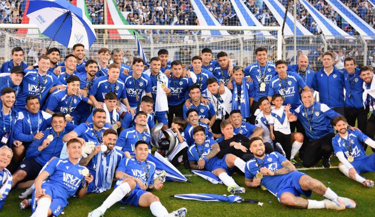 Imagen de Vélez volvió a gritar campeón con un par de goles Mellizos de Gordon