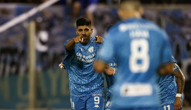 Imagen de Agonía y desahogo en la Copa Argentina: Atlético Tucumán le ganó a Sportivo Barracas 2-1 sobre el final