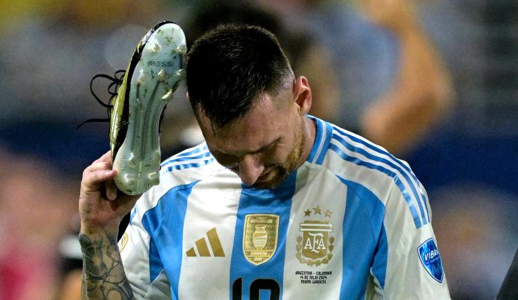 Imagen de Lionel Messi y una lesión diferente a todas las demás