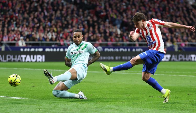 Imagen de Araña inofensiva: Julián Álvarez extendió su sequía y Atlético de Madrid lo sintió ante Betis