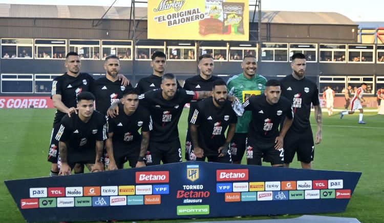 Imagen de Cuándo había sido la última derrota de Riestra en el Estadio Guillermo Laza
