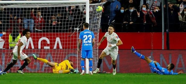 Imagen de CON UN GOL DE OCAMPOS, SEVILLA VENCIÓ A ATLÉTICO DE MADRID