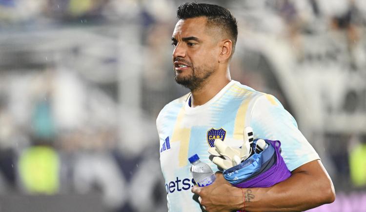 Imagen de ¿Se va de Boca?: Chiquito Romero, muy cerca de otro gigante del continente