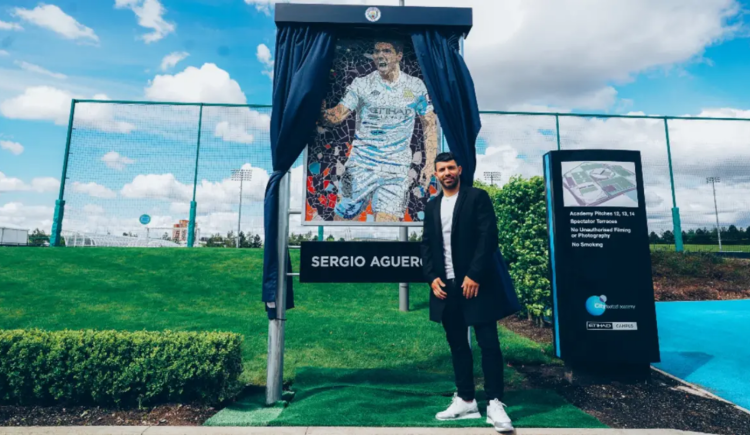 Imagen de Sergio Agüero ya es estatua