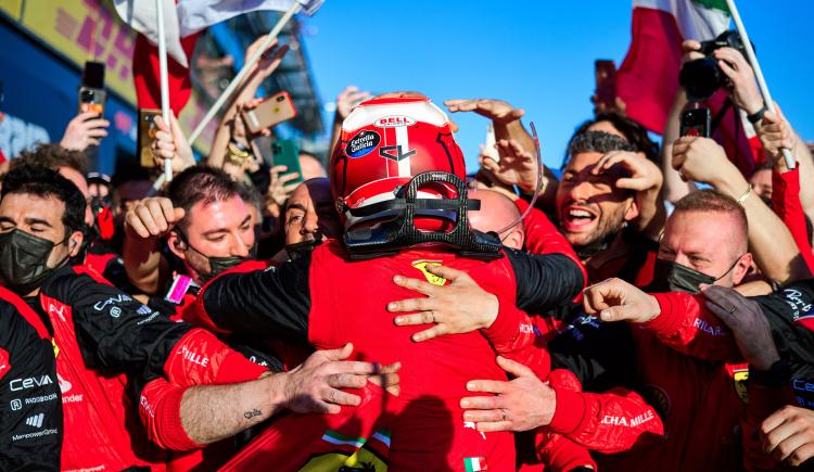 Imagen de El comienzo de temporada de Ferrari ilusiona a los "tifosis"