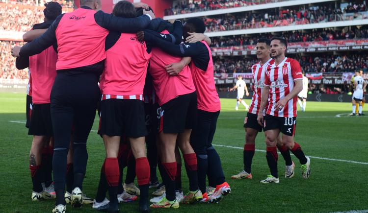 Imagen de Estudiantes goleó a Gimnasia y se quedó con el clásico platense