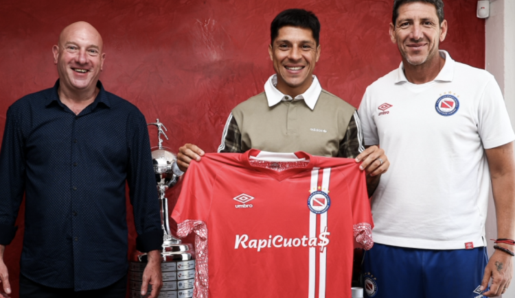 Imagen de "Jerarquía": Argentinos Juniors presentó a Enzo Pérez, quien podría batir un récord continental histórico