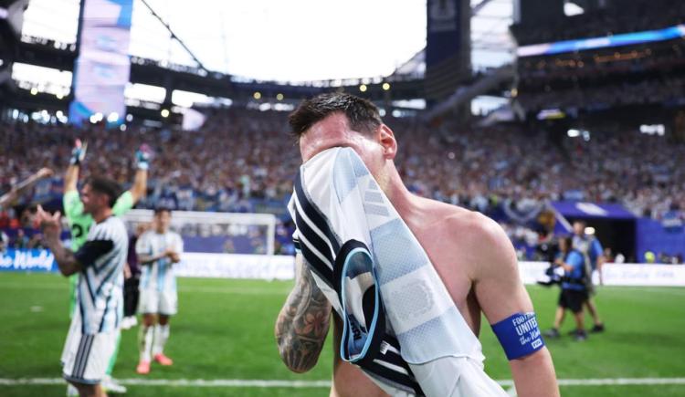 Imagen de Lágrimas de campeón: la emoción de Messi en la remontada épica de la Selección