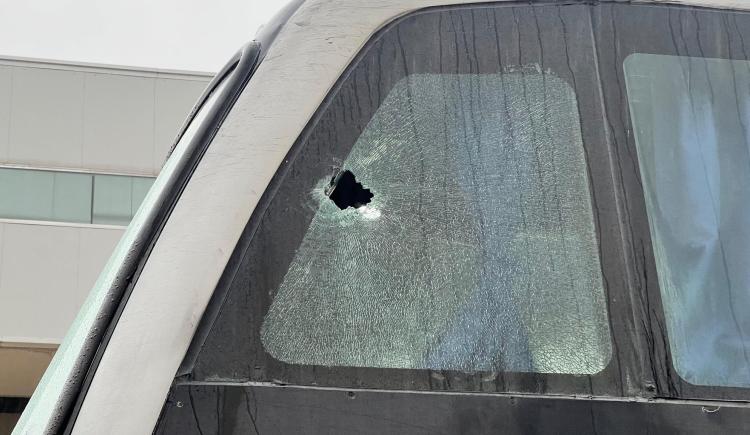 Imagen de Apedrearon los micros de San Lorenzo camino al estadio: hay un herido
