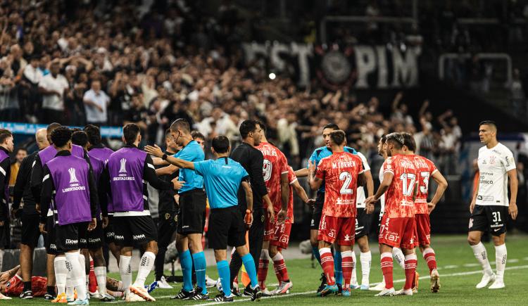 Imagen de La inusual acción que se dio en Corinthians - Argentinos