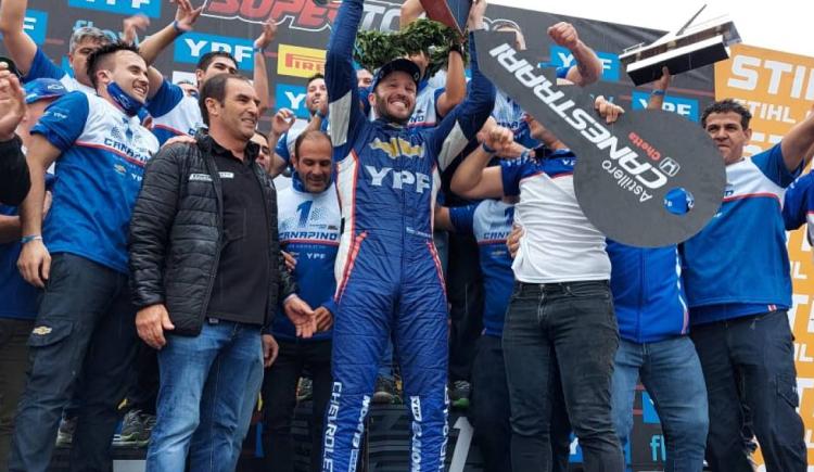 Imagen de CANAPINO SE CORONÓ CAMPEÓN DEL SÚPER TC2000 POR SEGUNDA VEZ