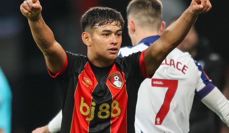 Imagen de El trotamundos Soler: llegó hace 5 días a Inglaterra, debutó con Bournemouth y mañana volverá a Argentina