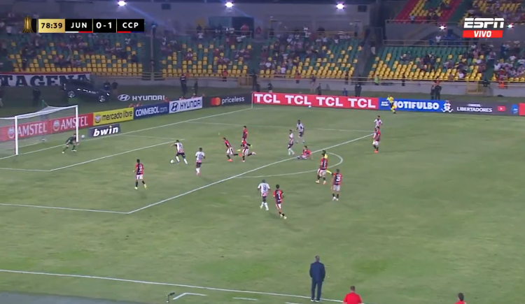 Imagen de Menos mal que no valía: el insólito gol errado por Carlos Bacca en la Copa Libertadores