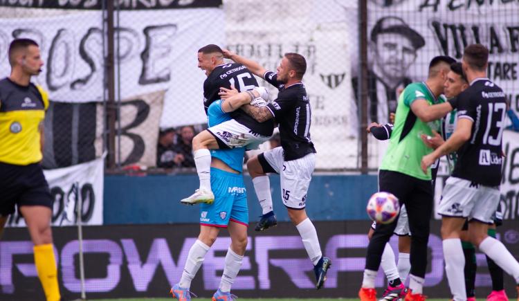 Imagen de Histórico: Chaco For Ever venció a Villa Mitre y se metió en los cuartos de final de la Copa Argentina