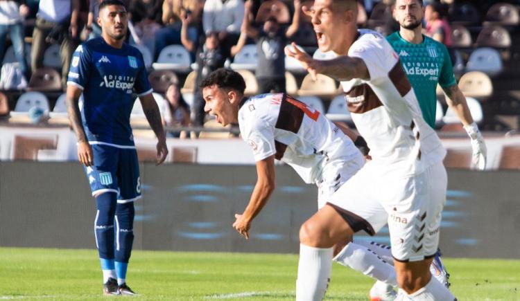 Imagen de Platense goleó a Racing, que acumula 7 partidos sin triunfos