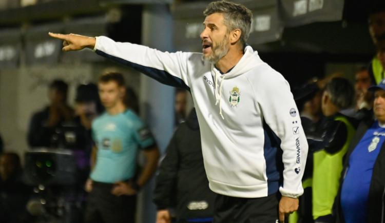 Imagen de Ariel Pereyra a un paso de la leyenda: busca superar una marca histórica de 80 años en el banco de Gimnasia