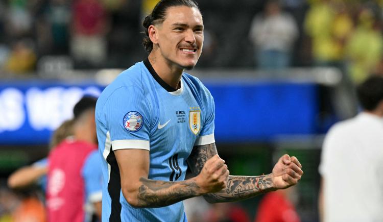 Imagen de Darwin Núñez calentó la previa ante Argentina y chicaneó a Alexis Mac Allister