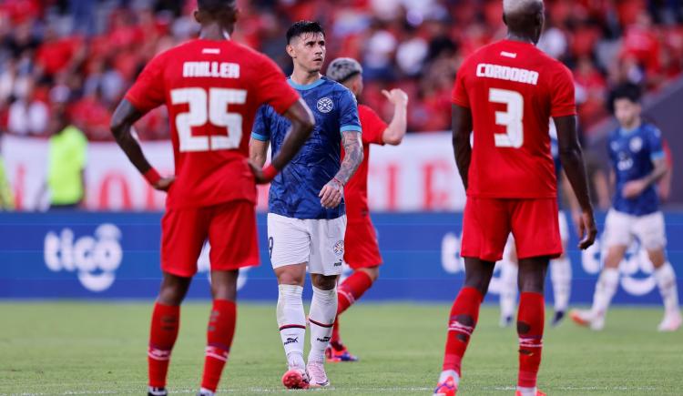 Imagen de Así le fue a Adam Bareiro, el 9 que quiere River, en el amistoso de Paraguay